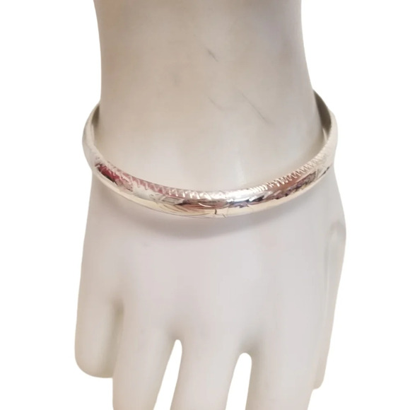 VINTAGE STERLING SILVER WITH ETCHED DESIGNS HINGED BRACELET - Picture 1 of 7